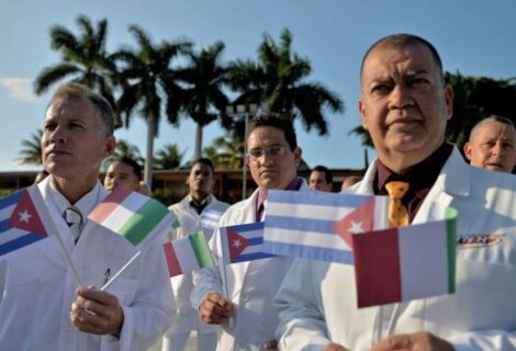 Congresistas piden investigar el envío de médicos cubanos a México