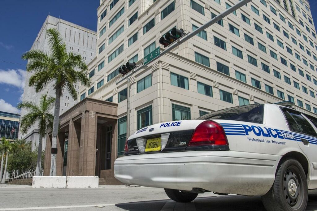 Muere una niña en persecución policial por secuestro en Florida