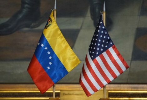 25 opositores venezolanos piden a Biden aliviar las sanciones contra Venezuela