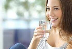 Estos son los efectos positivos de beber agua en ayunas
