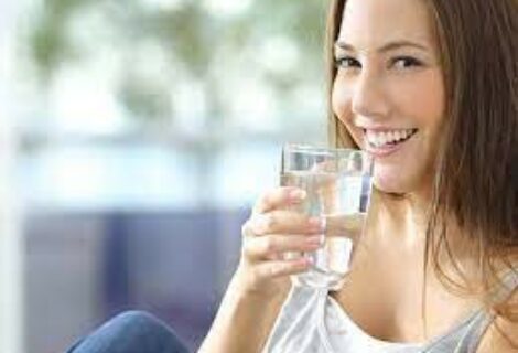 Estos son los efectos positivos de beber agua en ayunas