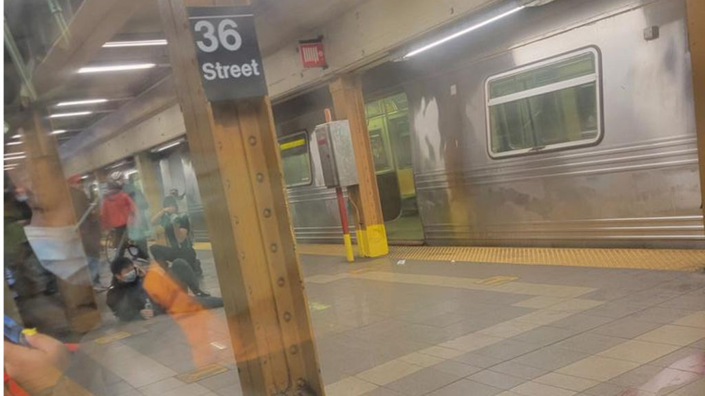 Tiroteo en el metro de Brooklyn deja 13 heridos