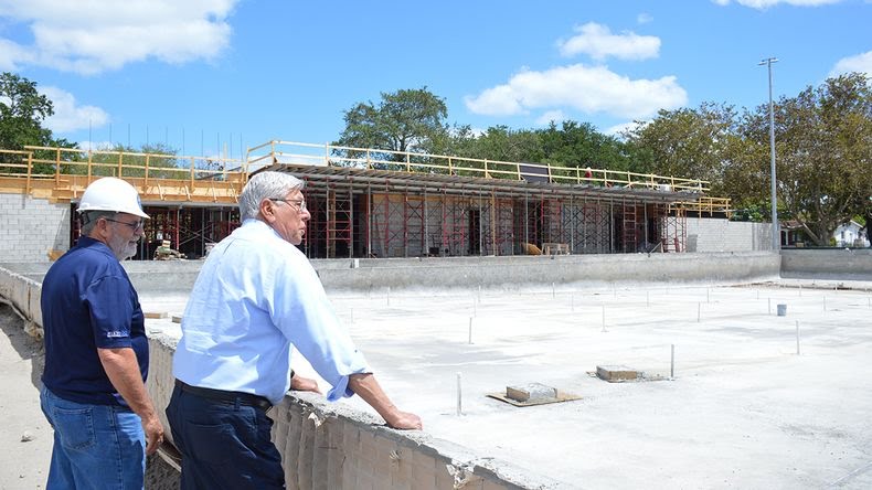 Vecinos de parque en Miami celebran reconstrucción de instalaciones deportivas