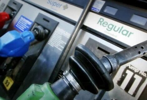 Bajan precios de gasolina en Florida una semana después de alcanzar récord