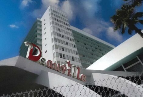 Dueño de Miami Dolphins compra emblemático Hotel Deauville