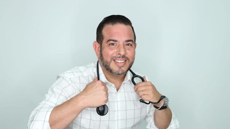 Conoce a David Hernández, el Doctor del Amor de Miami