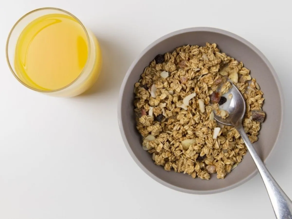 Compañía crea cereal para comerlo con jugo de naranja