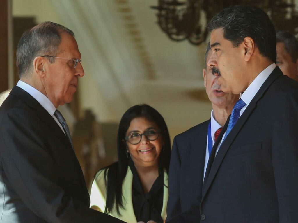 Maduro exige presencia rusa en un intento por empantanar los diálogos