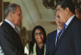 Maduro exige presencia rusa en un intento por empantanar los diálogos