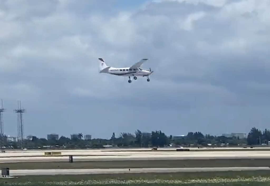 Pasajero sin experiencia aterrizó una avioneta en Florida