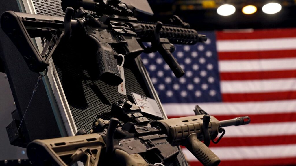 Senadores anuncian acuerdo para limitar violencia con armas de fuego