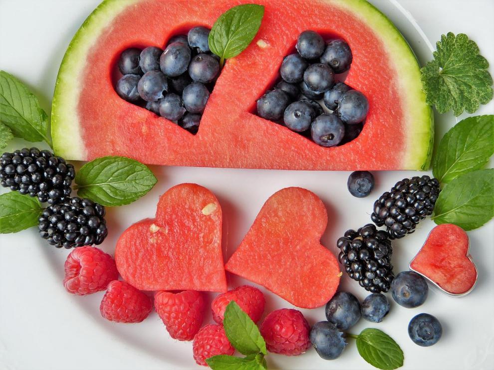 Cuántas calorías tiene cada fruta y cuáles aportan más azúcar