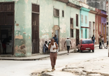 "Cuba se cae a pedazos" se derumba escalera en la Habana