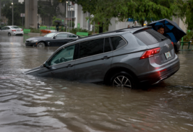 Mecánicos en Miami tienen doble trabajo por inundaciones