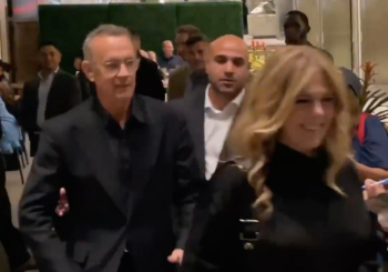 Tom Hanks estalla en plena calle para defender a su esposa