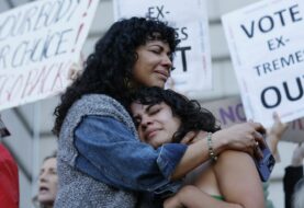 Clínicas en Texas inician batalla legal para defender aborto