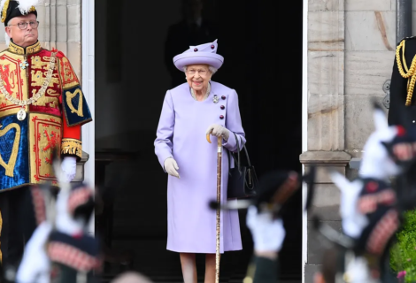 Isabel II aparece por segunda vez en Escocia
