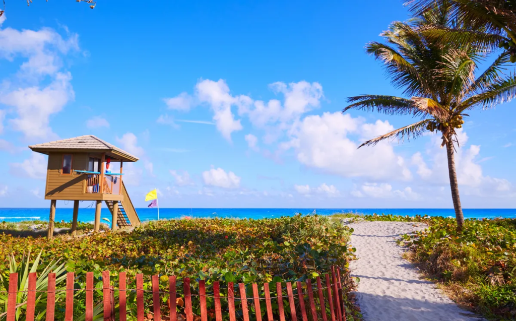 La desconocida ciudad de Florida con lindas playas y hoteles pintorescos