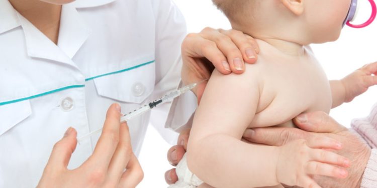 Médicos de Florida reclaman vacunas COVID para niños pequeños