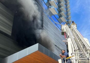 Las llamas consumieron parte del piso 2 del Brickell City Centre de Miami
