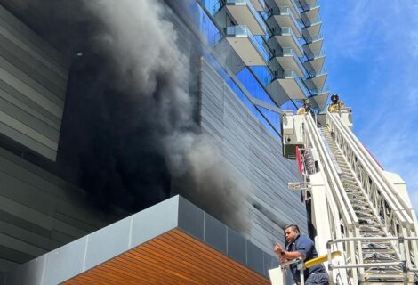 Las llamas consumieron parte del piso 2 del Brickell City Centre de Miami