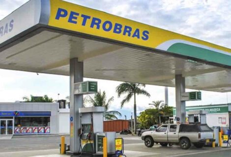 Petrobras reduce en casi 5 % precio de la gasolina en Brasil