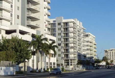 Miami-Dade aprueba reducción de impuesto a viviendas en 1%