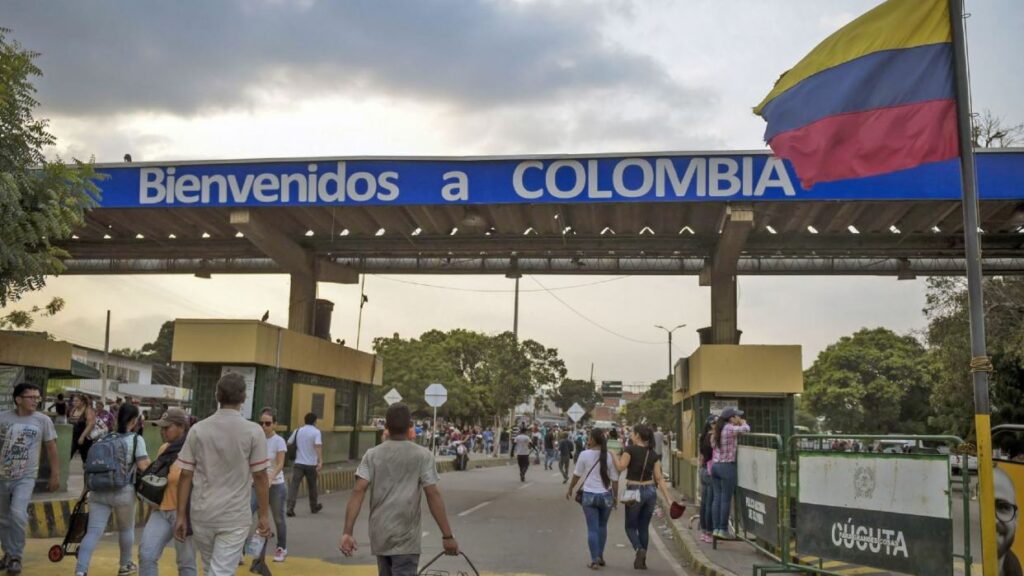 Colombia cierra su frontera con Venezuela