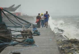 Filipinas evacúa zonas costeras y paraliza transporte marítimo por tifón Noru