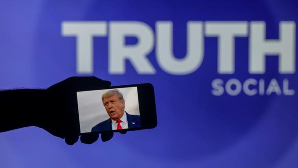 Google aprueba en su tienda de aplicaciones a Truth Social, la red social de Trump