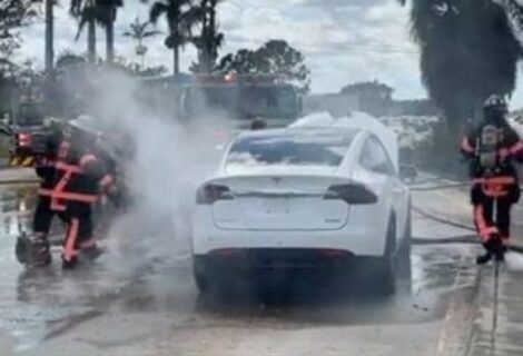 Autos eléctricos se incendian en Florida tras paso del huracán Ian