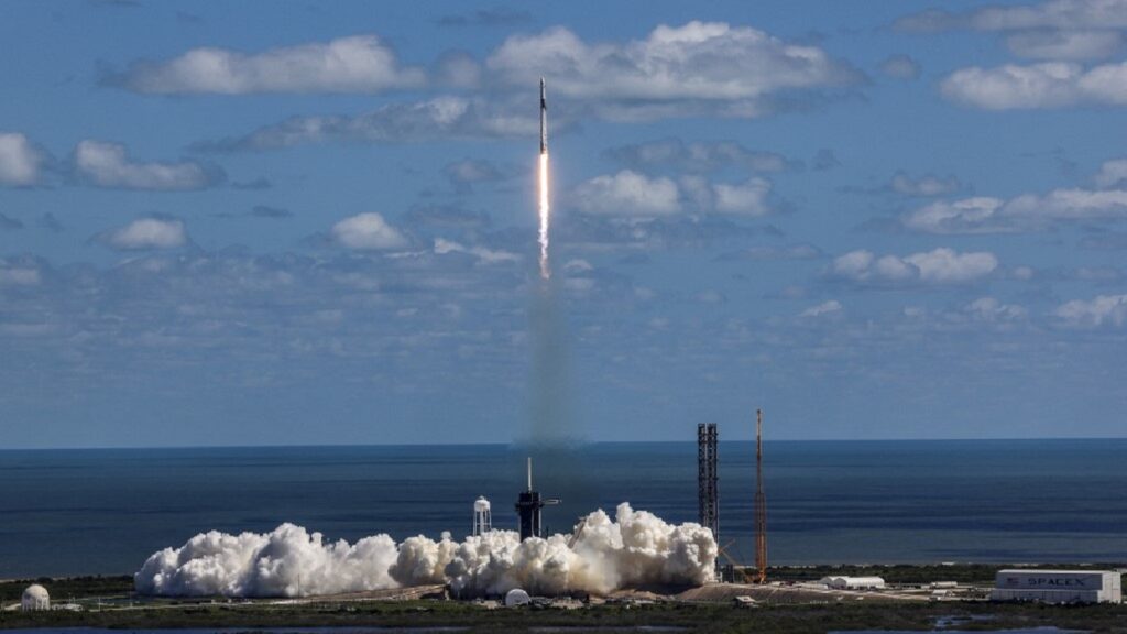 Cohete de SpaceX despega hacia la ISS con cosmonauta rusa a bordo