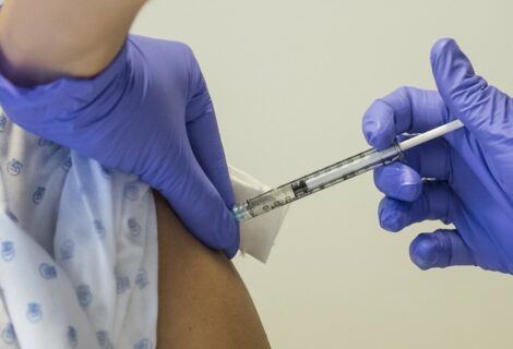 Moderna ofrecerá vacunas adaptadas a variantes Covid-19 a países más pobres