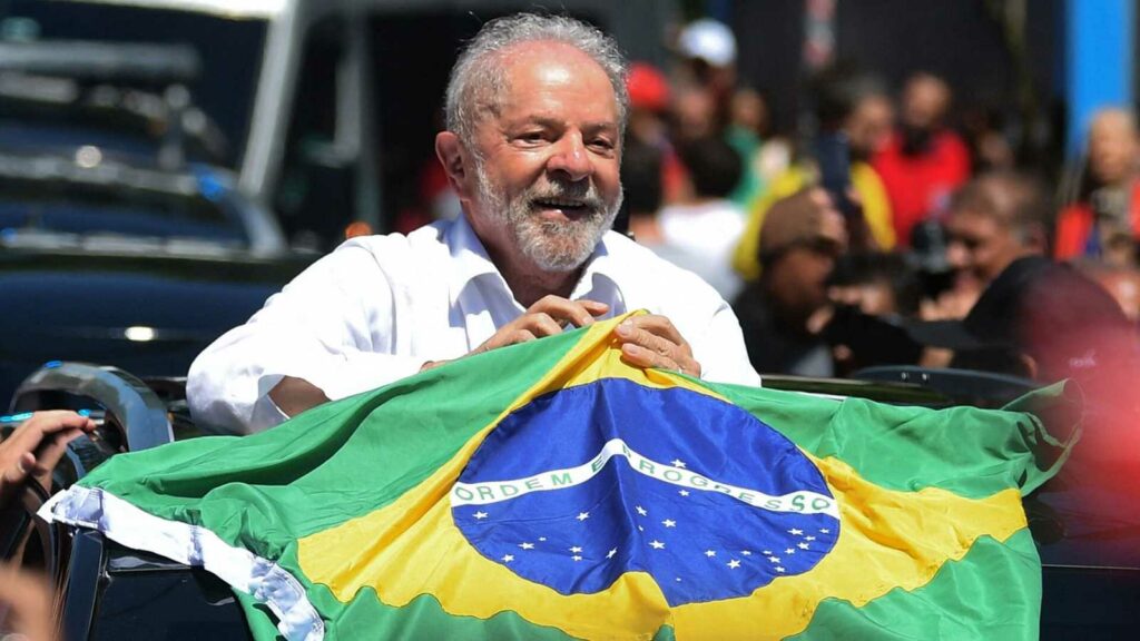Equipos de Lula y Bolsonaro inician transición en Brasil
