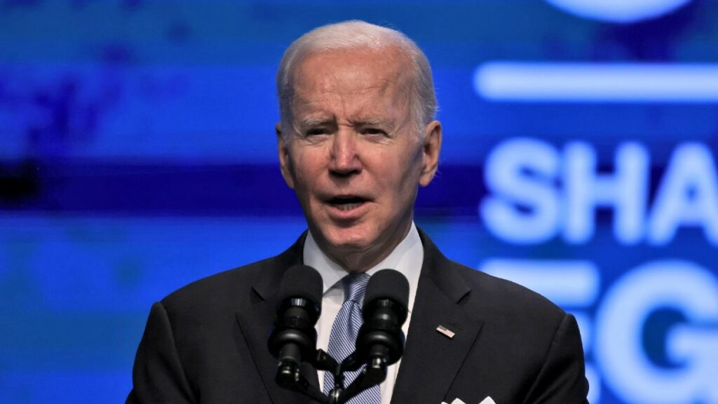 «Amor es amor», dice Biden al promulgar la ley que protege el matrimonio homosexual