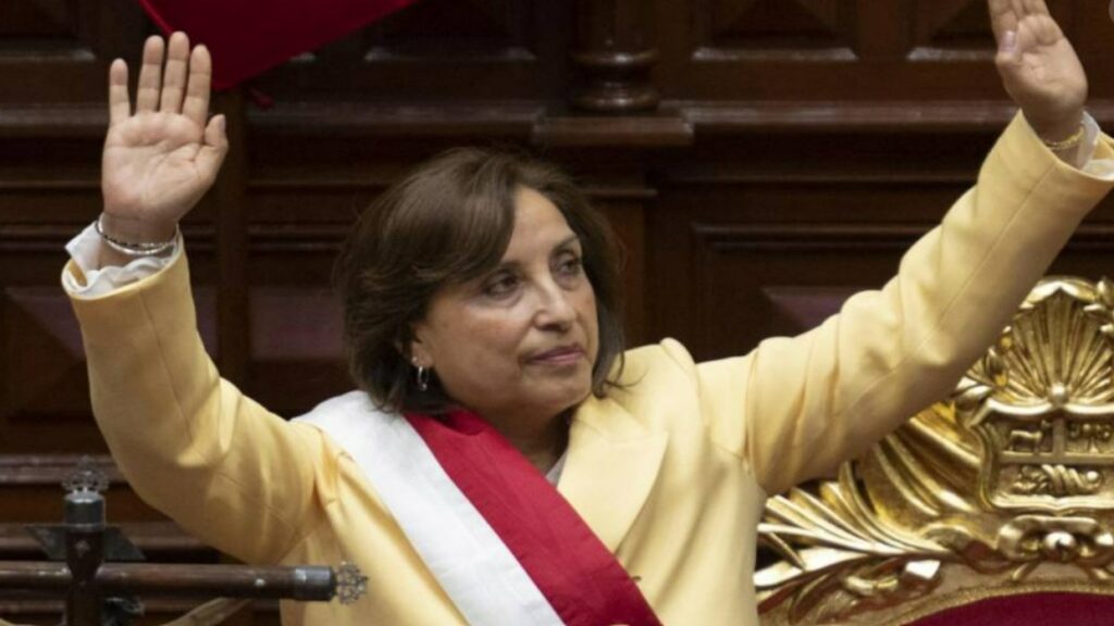 Presidenta de Perú evalúa declarar en Estado de emergencia todo el país