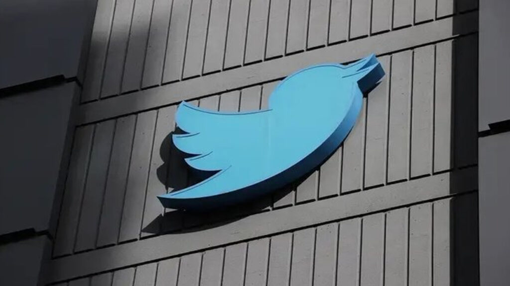 Twitter vende por $ 100.000 su estatua del pajarito en una subasta