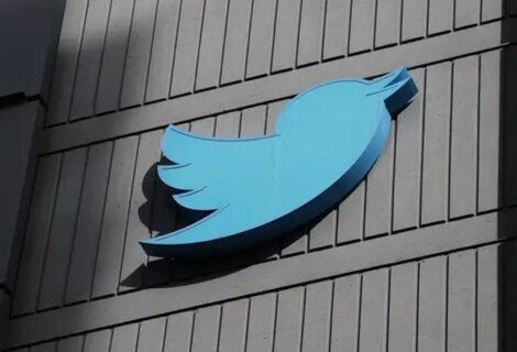 Twitter vende por $ 100.000 su estatua del pajarito en una subasta