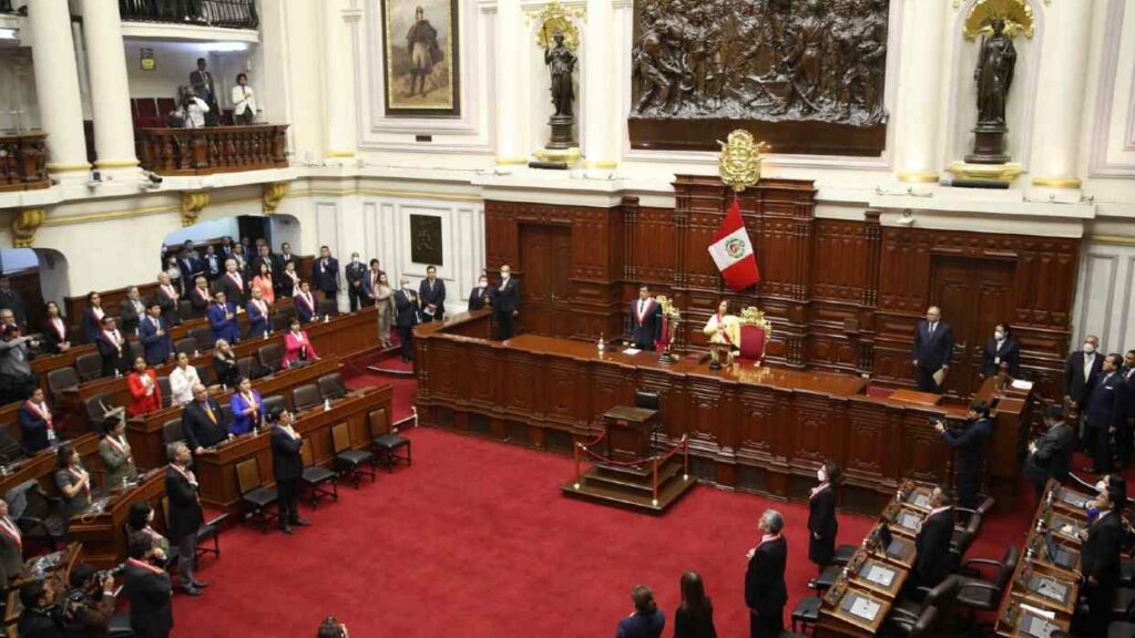 Congreso de Perú aprobó volver a debatir un adelanto electoral para 2023