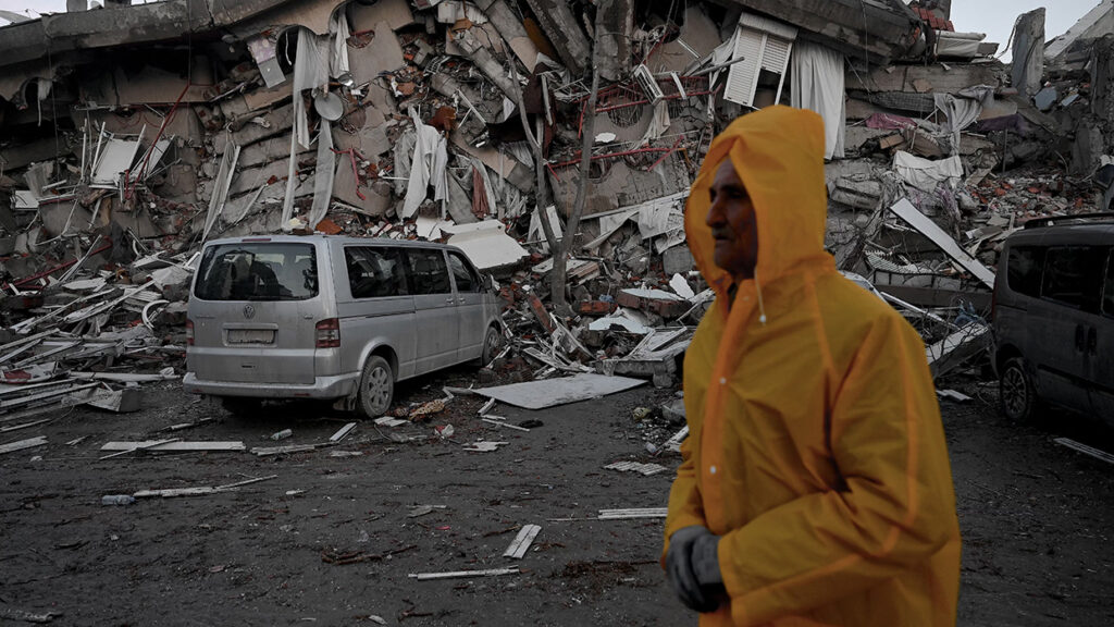 Más de 7.300 muertos por el terremoto en Turquía y Siria