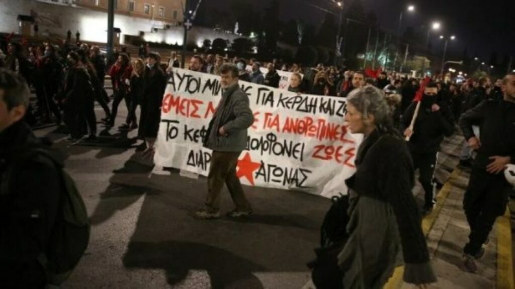 Convocan una huelga general en Grecia por el accidente ferroviario