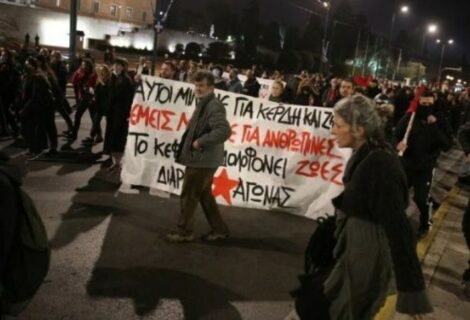 Convocan una huelga general en Grecia por el accidente ferroviario