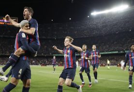 El Barcelona vence al Real Madrid y se acerca al título de Liga