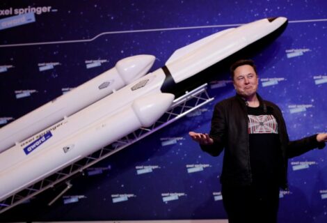 Musk espera lanzar su nave espacial totalmente reutilizable el mes que viene