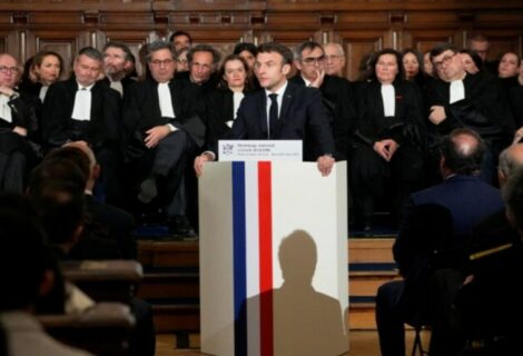 Emmanuel Macron propone incluir el aborto en la Constitución de Francia
