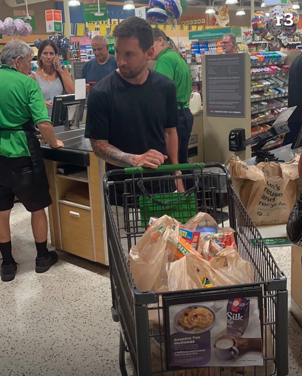 Messi sorprende a todos al presentarse en un supermercado en Miami