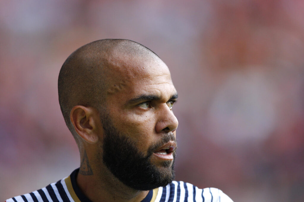 Dani Alves es procesado por cargos de agresión sexual