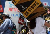 Jessica Chastain pide una negociación tras la huelga de guionistas en Hollywood