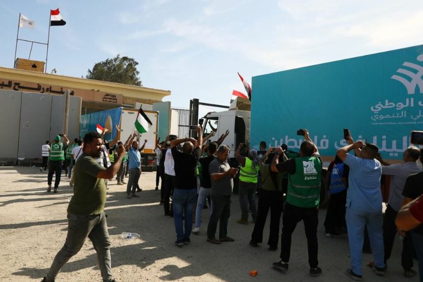 Arriban camiones con ayuda humanitaria a la franja de Gaza