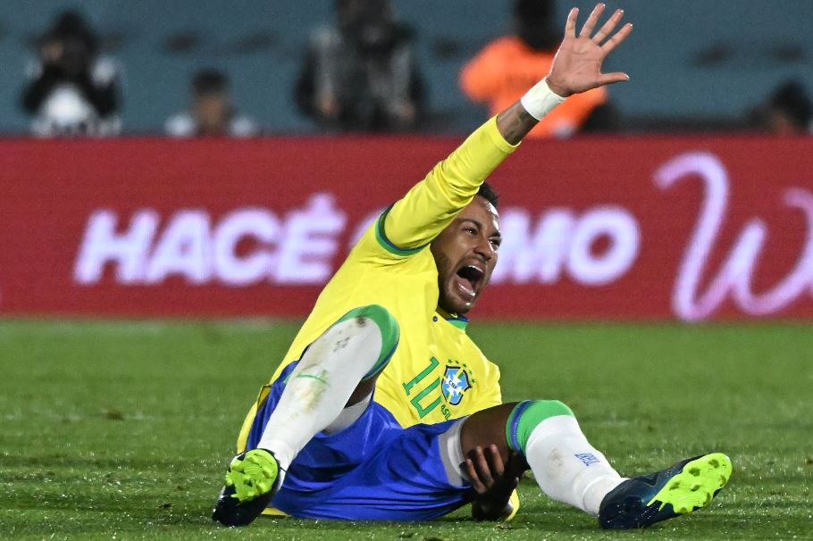 Neymar se lesiona la rodilla y se pierde el resto de la temporada